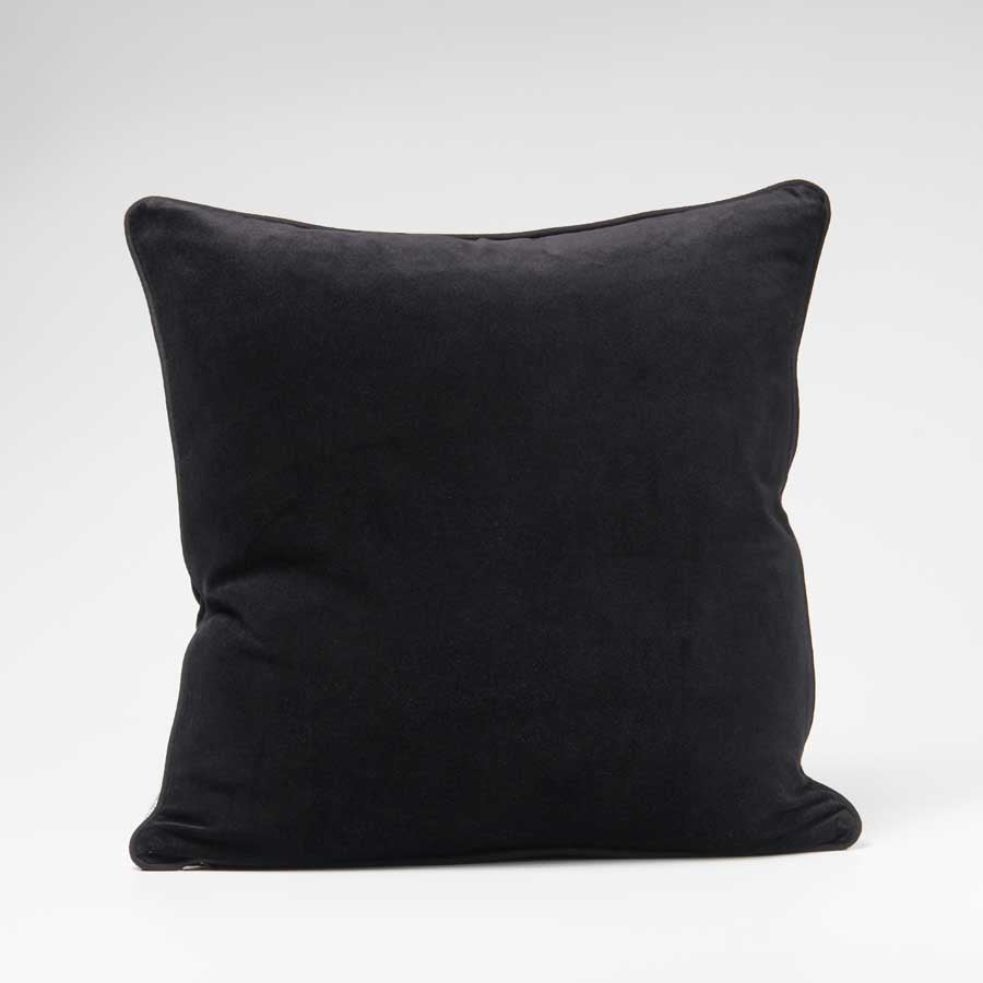 Black velvet best sale pillow covers